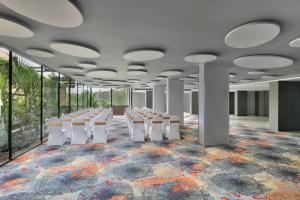 Citadines Arpora Nagoa Goa的休息区