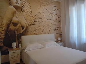 Tempat tidur dalam kamar di Locanda Il Portone
