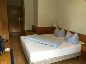 Postel nebo postele na pokoji v ubytování Niebuhrs Hotel