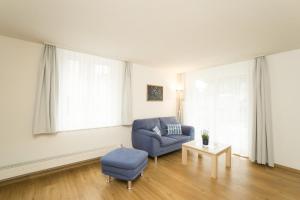 Posezení v ubytování Chesa Quadrella Zimmer mit Küchenzeile inklusive Bergbahnen im Sommer-ausser Studio