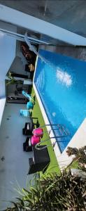 Piscina de la sau aproape de Villa corniche le luxe au près de la mer