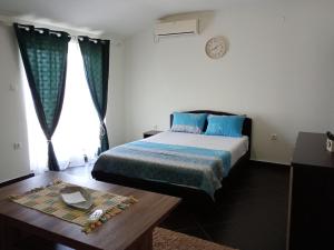 A bed or beds in a room at Apartments Vidikovac