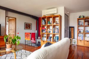 a living room with a couch and book shelves at Dolce Vita - Jacuzzi - La Ciotat in La Ciotat