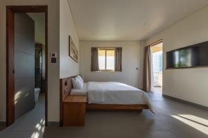 Postel nebo postele na pokoji v ubytování Cát Vàng Hotel & Apartment