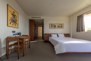 Postel nebo postele na pokoji v ubytování Cát Vàng Hotel & Apartment