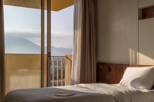 Postel nebo postele na pokoji v ubytování Cát Vàng Hotel & Apartment