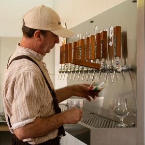 a man standing in a kitchen preparing a drink at Pousada Stein Haus in Picada Cafe +54 photos