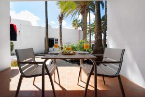 Φωτογραφία από το άλμπουμ του Apartment at 50m from the ocean, with Wifi and pool, in Puerto del Carmen στο Πουέρτο Ντελ Κάρμεν