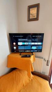 TV i/ili multimedijalni sistem u objektu Il Quadrifoglio Bilocale tra Lavagna e Chiavari
