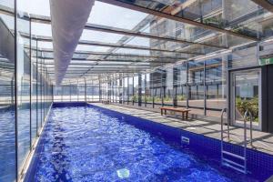 a swimming pool inside of a building at Southbank Splendour - A Sky High Stay with Parking in Melbourne