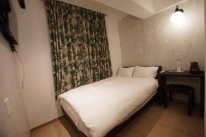 Postel nebo postele na pokoji v ubytování MARUKOU HOTEL