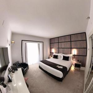 Postel nebo postele na pokoji v ubytování Mariposa Hotel Malaga