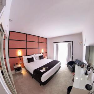 Postel nebo postele na pokoji v ubytování Mariposa Hotel Malaga