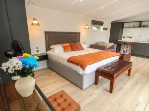 a bedroom with a bed and a vase of flowers at Bowes Hideaway in Richmond