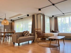 Posezení v ubytování Mini-Me HUBS, Charm Suites & Pool in Old City