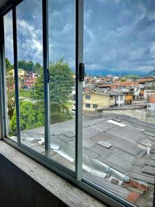 a window with a view of a city at Apartamento sector aeropuerto in Manizales