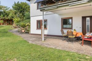 a patio with a table and chairs outside of a house at Ferienwohnung Haus-schirmer in Bad Wildungen