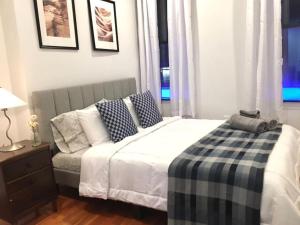 a bedroom with a bed and a couch at Cozy Studio Chinatown! Location! in New York