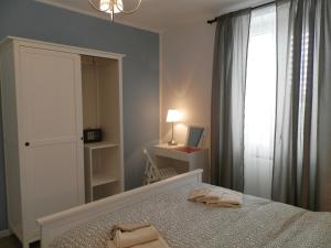 a bedroom with a bed with two towels on it at Apartment Kiki Candy in Malinska