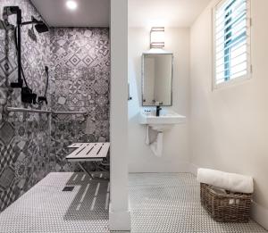 ein Bad mit einer Dusche, einem Waschbecken und einem Spiegel in der Unterkunft Casa Sofi in Miami Beach