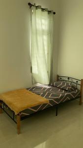 Una cama o camas en una habitación de Kaklah Cherang Homestay