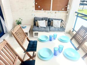 a living room with a table and chairs and a couch at Apartament Sony in Denia