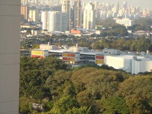 widok na miasto z budynkami i drzewami w obiekcie PHD - Personal Home Design w São Paulo