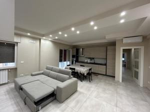 Ruang duduk di Il Poeta Manfredonia - Suite con Balcone
