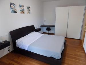 Katil atau katil-katil dalam bilik di spazioso mini appartamento
