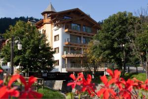 Budova, kde se hotel nachází + 37 fotografií