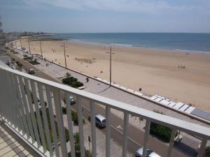 - Balcón con vistas a la playa en Appartement Les Sables-d'Olonne, 3 pièces, 6 personnes - FR-1-197-169, en Les Sables-dʼOlonne