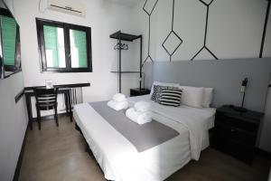 Postel nebo postele na pokoji v ubytování Art Factory Soho