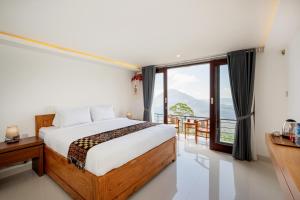 a bedroom with a bed and a large window at Tegal Sari Cabin Kintamani in Kintamani