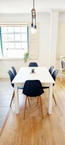 Imagen de la galería de Figueira Penthouse by the Marina, en Figueira da Foz 39 fotos más
