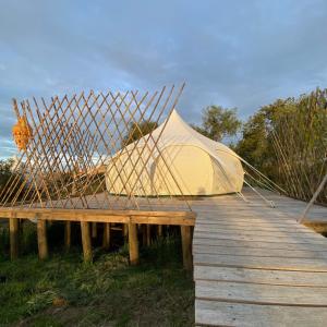 a tent sitting on top of a wooden boardwalk at La Colmena Glamping in El Rosario