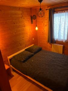 Postel nebo postele na pokoji v ubytování Chalet des 2 lacs + 4 fotografie