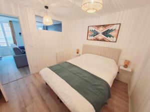 a white bedroom with a bed in a room at Charmant T2 - Hypercentre - 24/7 in Toulon