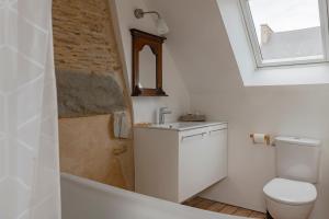 Koupelna v ubytování Les Jeux du Vent -Saint Jacut de la mer + 70 fotografií