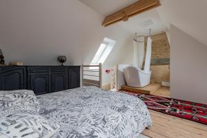 a bedroom with a bed and a bath tub at Les Jeux du Vent -Saint Jacut de la mer in Saint-Jacut-de-la-Mer