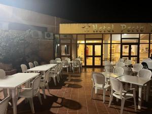 a restaurant with tables and chairs in front of a building at Il Nido Dei Gabbiani in Palau