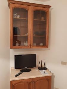 a desk with a computer monitor and a cabinet at L'Isola nel Mare in San Vito lo Capo