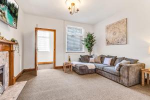 Silver Stag Properties, 3 BR Gem with 2 Baths的休息区