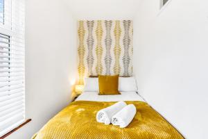 Silver Stag Properties, 3 BR Gem with 2 Baths客房内的一张或多张床位