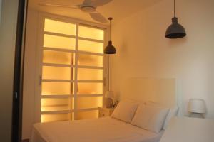 Łóżko lub łóżka w pokoju w obiekcie Beach Apartment - Benalmadena Costa