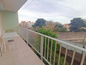 Balkón alebo terasa v ubytovaní Charmant 4 pièces à Sète avec balcon, proche plage, activités familiales et commodités - FR-1-338-509
