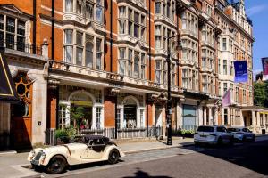 an old car parked in front of a building at Exclusive Premium St James Apartment in London