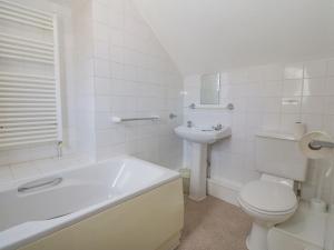 Ένα μπάνιο στο Cim Canol +27 φωτογραφίες