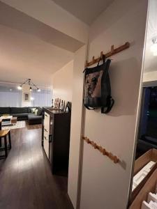 a kitchen and a living room with a refrigerator at Kahe magamistoaga võtmeteta ja eraldi sissepääsuga esimesel korrusel korter, sobilik peredele, lemmikloomad lubatud in Tartu