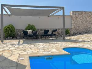 Bazén v ubytování Villa Fiscardo View Fiscardo Kefalonia nebo v jeho okolí
