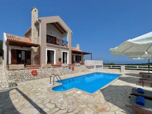 Bazén v ubytování Villa Fiscardo View Fiscardo Kefalonia nebo v jeho okolí